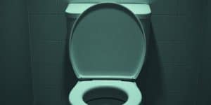 Cara Menggunakan Soda Api untuk WC Mampet