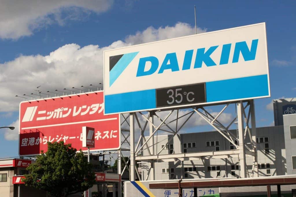 Daikin billboard shows 35 degrees celsius